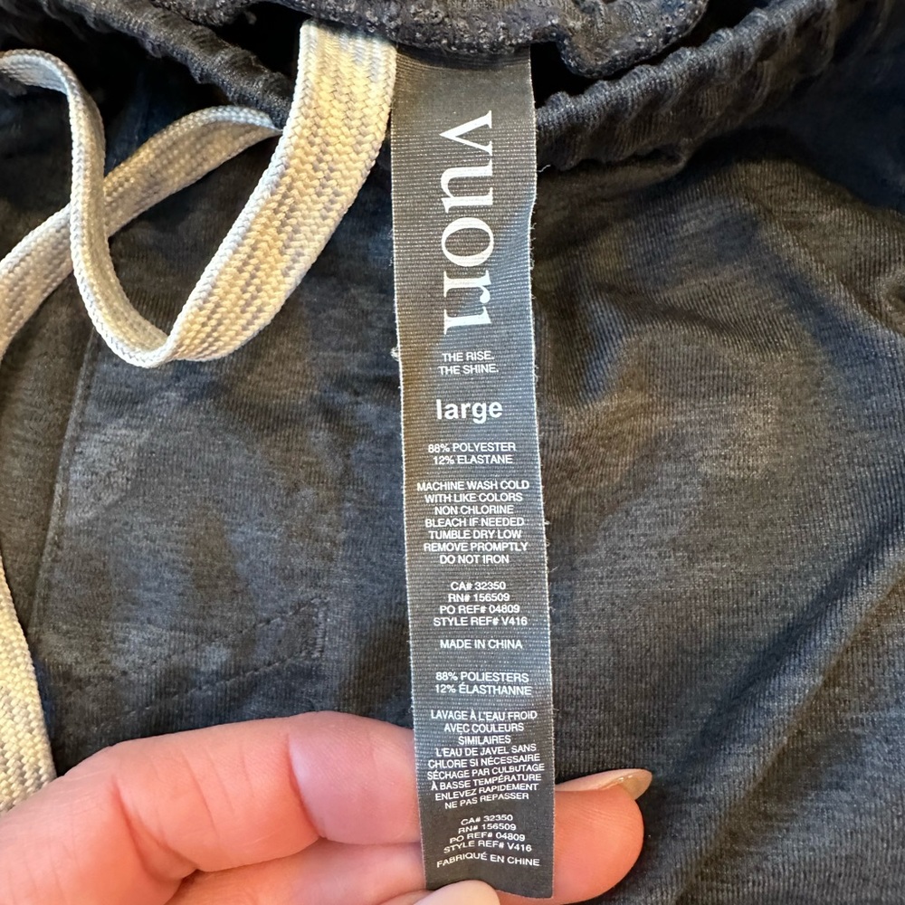 Men’s vuori joggers size L